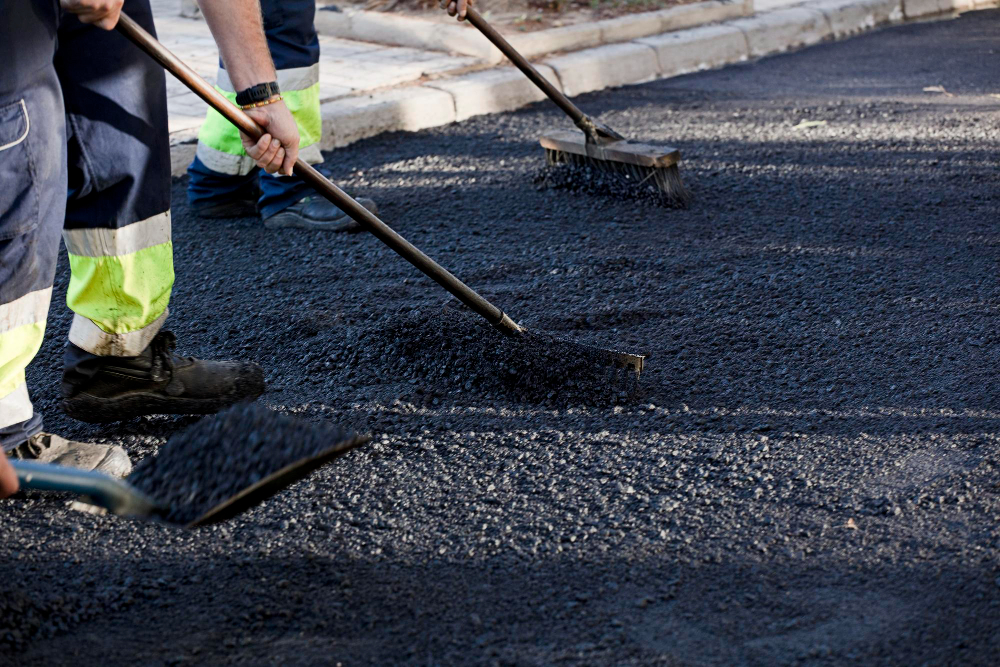 What to Look for When Choosing an Asphalt Paving Contractor