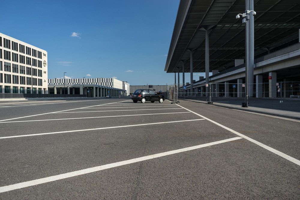 Elements of a Well-Maintained Parking Lot