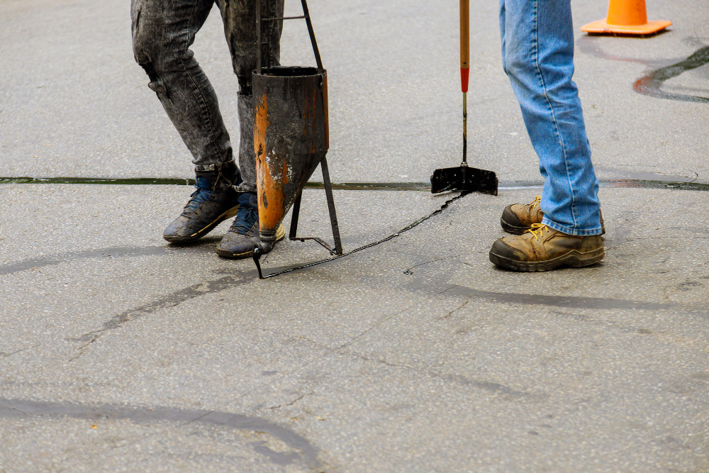 Understanding Additives in Asphalt Sealer for Optimal Sealcoating