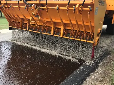 Asphalt chip sealed road